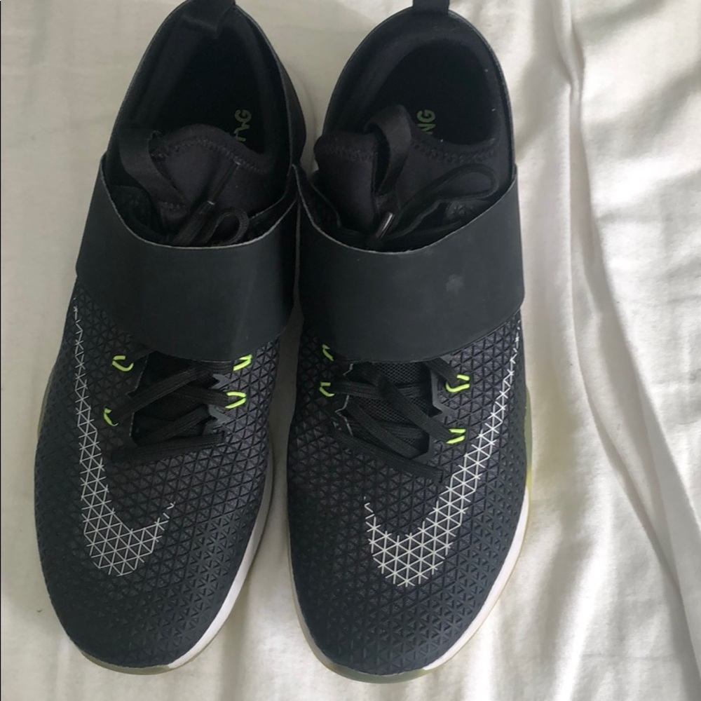 Men’s Nike Zoom training sneaker 9.5 gently worn